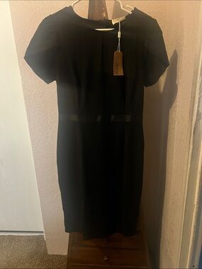 Aisize Classic Black Short-Sleeve Sheath Dress
